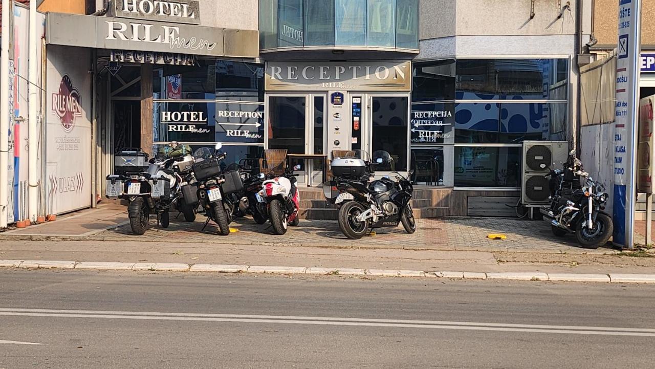 Hotel Rile Men Blue Ni Exterior foto